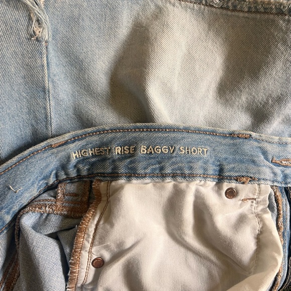 AE Shorts - Picture 3 of 4